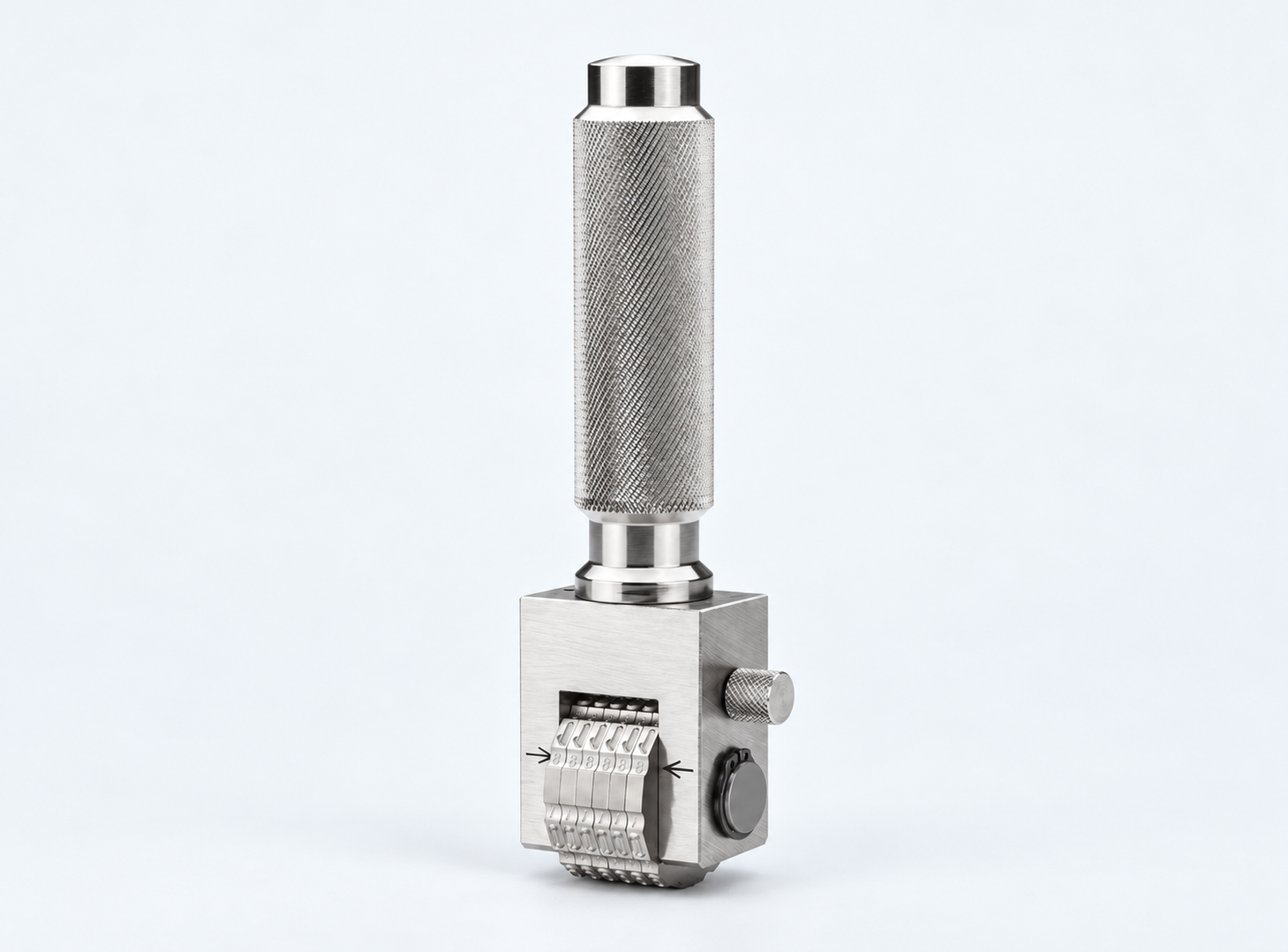 Kompaktes Schlagräderwerk MiniMarker mit sechs verstellbaren Zahlenrädern und Stiftarretierung zur Metallkennzeichnung